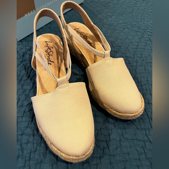 Lifestride Katrina 2 Cream Espradrille Slip on wedge NIB - Picture 2 of 11